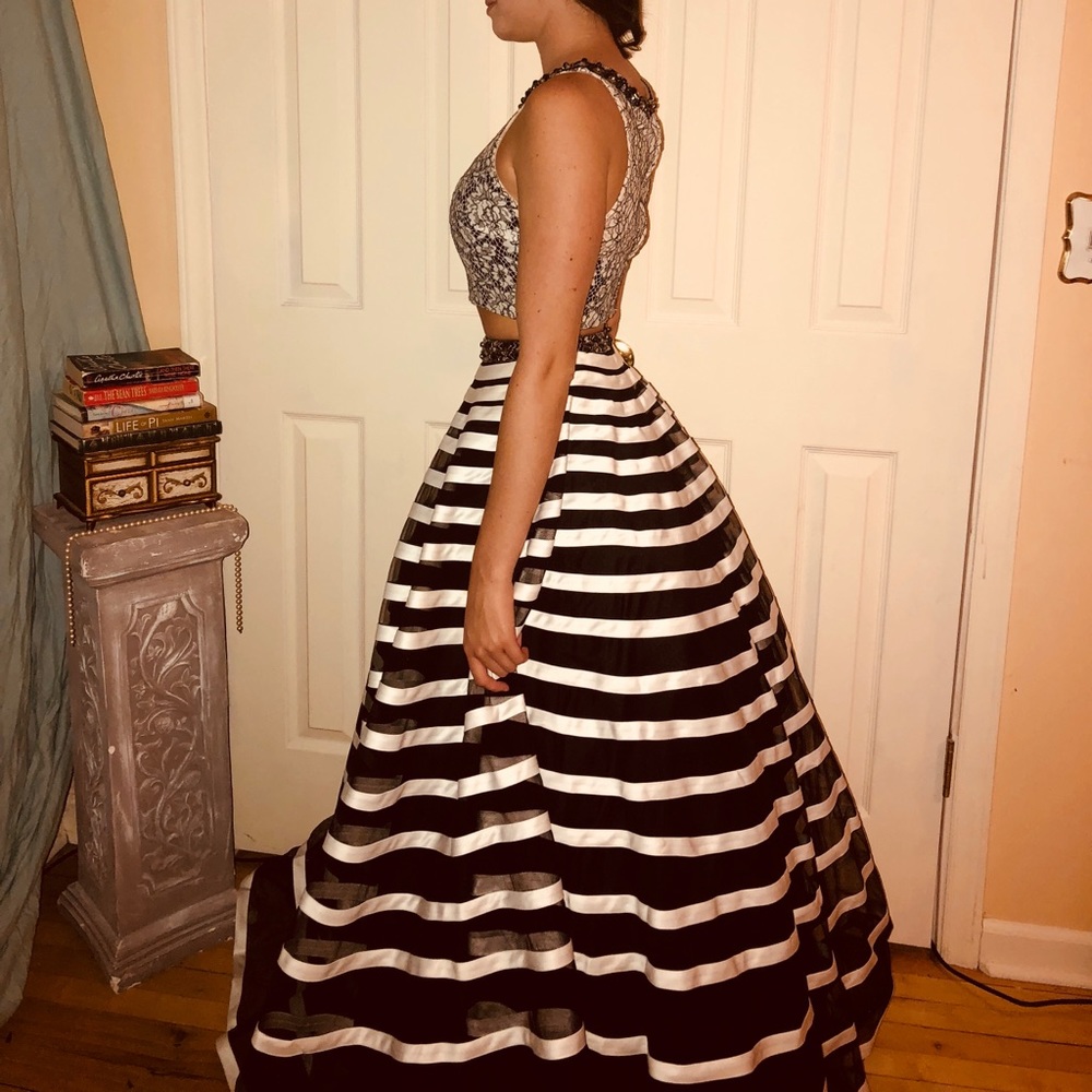 Prom dress - Picture 2 of 3